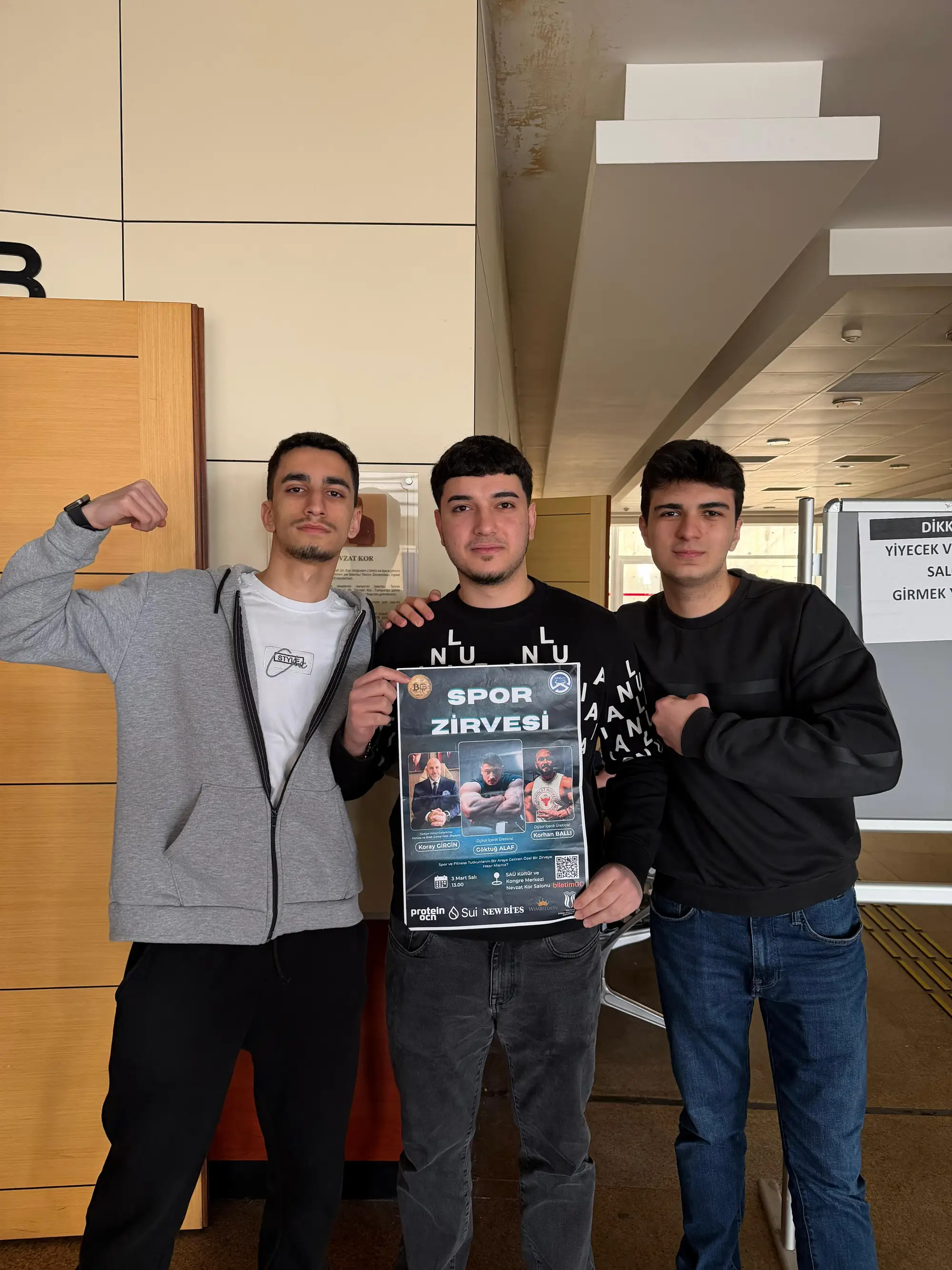 Spor Zirvesi fuaye alanında katılımcılar